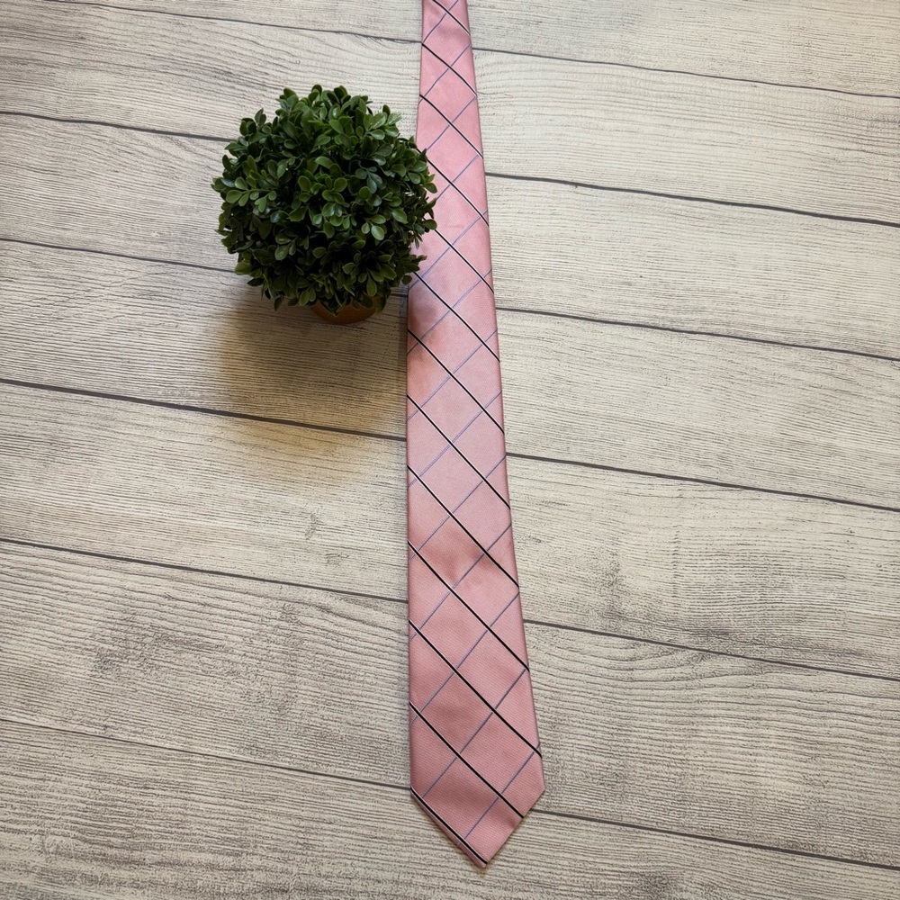 Tommy Hilfiger Pink Checkered Silk Dress Tie
